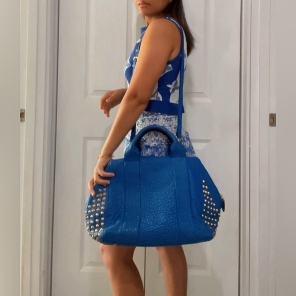 🥳LAST CHANCE 🥳 MCM Blue Leather Studded Design Large Tote Bag - Picture 4 of 17